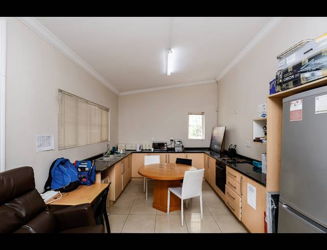 350M² BUILDING FOR SALE IN ESSENWOOD